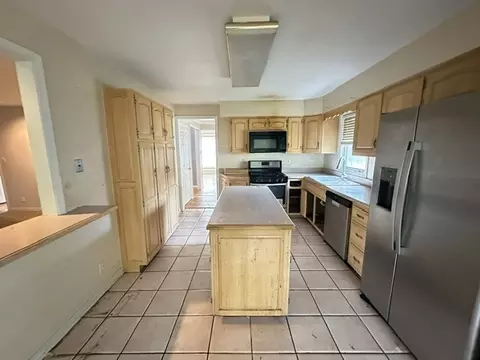 Kitchen - 700 Butterfield Dr, Algonquin, IL 60102 photo 1 of 1