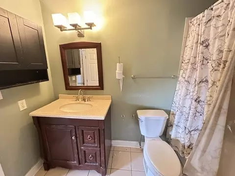 Bath - 700 Butterfield Dr, Algonquin, IL 60102 photo 1 of 1