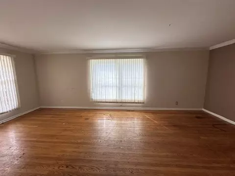Living - 700 Butterfield Dr, Algonquin, IL 60102 photo 1 of 3