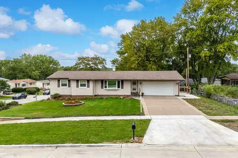 3002 29th St, Bettendorf, IA 52722