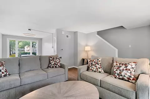 Living - 17 Michael Rd, Park Forest, IL 60466 photo 2 of 2