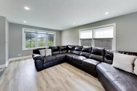 296 Springfield Ter, Des Plaines, IL 60018 photo 6