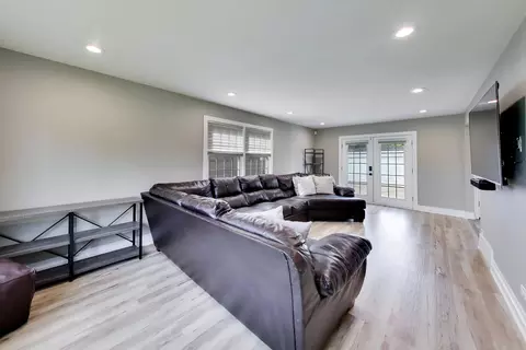296 Springfield Ter, Des Plaines, IL 60018 photo 5