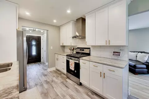 296 Springfield Ter, Des Plaines, IL 60018 photo 12