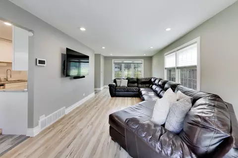 296 Springfield Ter, Des Plaines, IL 60018 photo 7