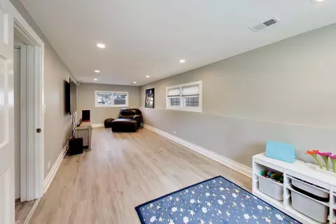 296 Springfield Ter, Des Plaines, IL 60018 photo 21