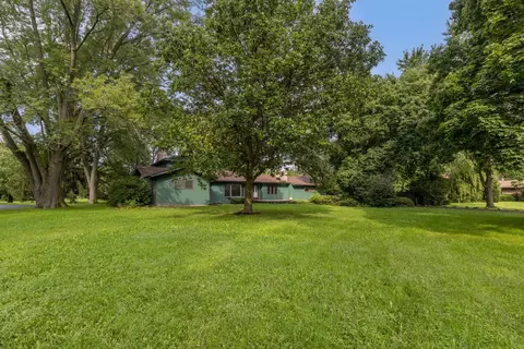 749 N Sharon Dr, Woodstock, IL 60098