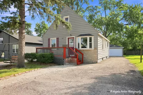 1621 Round Lake Dr, Round Lake Beach, IL 60073