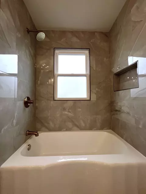 Bath - 3704 Stella Blvd, Steger, IL 60475 photo 5 of 5