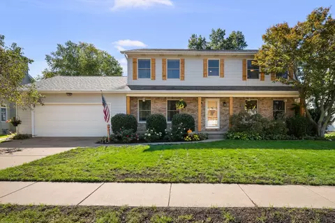 2493 Countryside Ln, Bettendorf, IA 52722