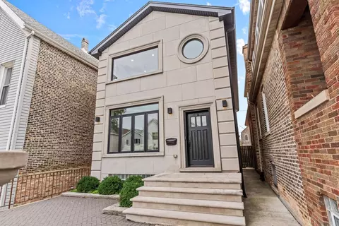 2913 S Lowe Ave, Chicago, IL 60616