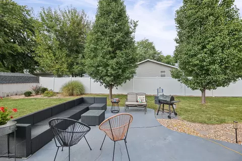 Exterior - 102 Lamar Dr, Salem, IL 62881 photo 6 of 9