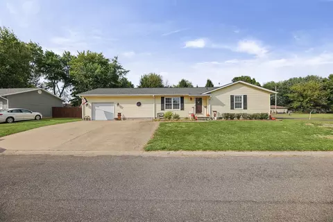 Other - 102 Lamar Dr, Salem, IL 62881 photo 1 of 8
