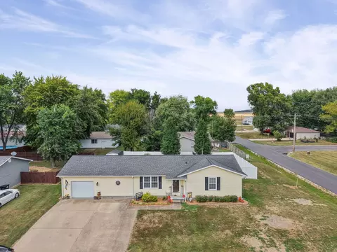 View/Area - 102 Lamar Dr, Salem, IL 62881 photo 1 of 8