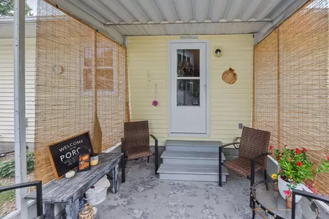 Exterior - 102 Lamar Dr, Salem, IL 62881 photo 8 of 9