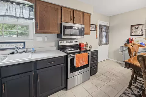Kitchen - 102 Lamar Dr, Salem, IL 62881 photo 3 of 3