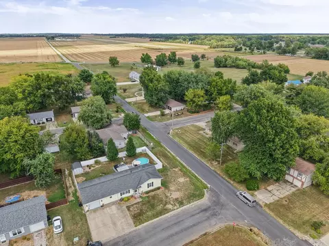 View/Area - 102 Lamar Dr, Salem, IL 62881 photo 3 of 8