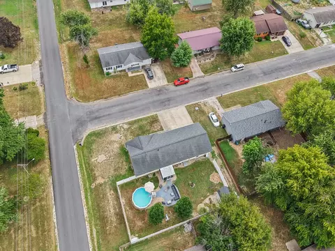 View/Area - 102 Lamar Dr, Salem, IL 62881 photo 7 of 8