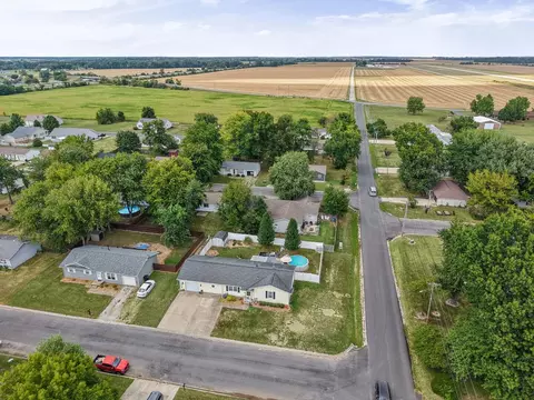 View/Area - 102 Lamar Dr, Salem, IL 62881 photo 4 of 8