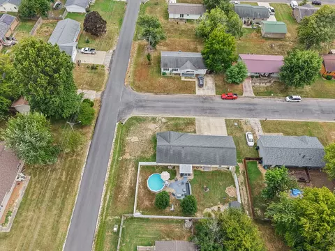 View/Area - 102 Lamar Dr, Salem, IL 62881 photo 6 of 8