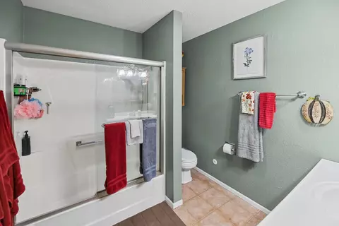 Bath - 102 Lamar Dr, Salem, IL 62881 photo 1 of 2