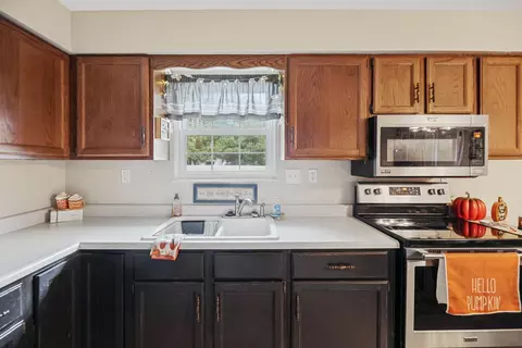 Kitchen - 102 Lamar Dr, Salem, IL 62881 photo 2 of 3