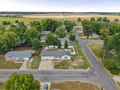View/Area - 102 Lamar Dr, Salem, IL 62881 photo 2 of 8