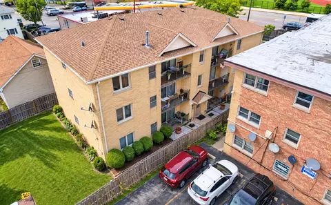 6743 W Irving Park Rd #202, Chicago, IL 60634