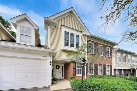 Exterior - 1012 Butternut Ln #D, Mount Prospect, IL 60056 photo 3 of 8