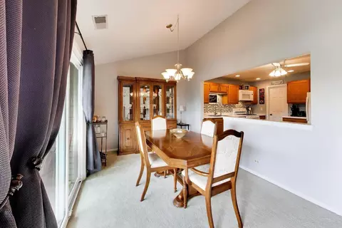 Dining - 1012 Butternut Ln #D, Mount Prospect, IL 60056 photo 3 of 3