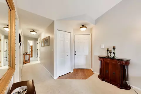 Entry Way - 1012 Butternut Ln #D, Mount Prospect, IL 60056 photo 1 of 1