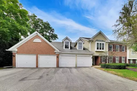 Exterior - 1012 Butternut Ln #D, Mount Prospect, IL 60056 photo 2 of 8