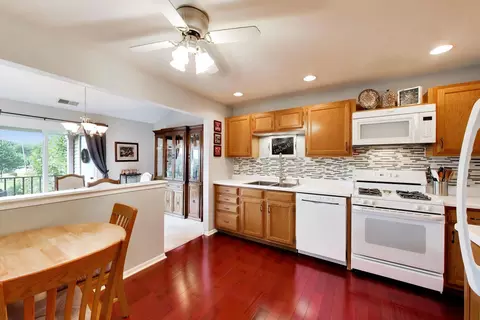 Kitchen - 1012 Butternut Ln #D, Mount Prospect, IL 60056 photo 1 of 2