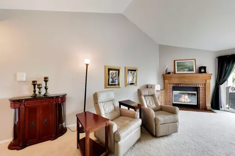 Living - 1012 Butternut Ln #D, Mount Prospect, IL 60056 photo 1 of 2