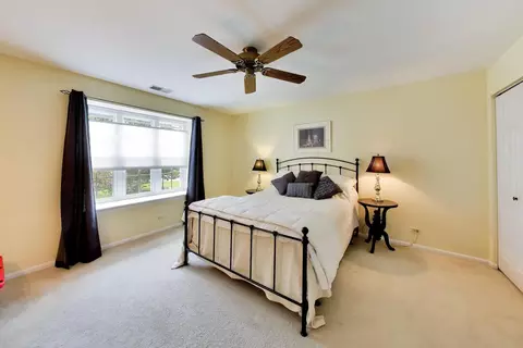 Bedroom - 1012 Butternut Ln #D, Mount Prospect, IL 60056 photo 4 of 6