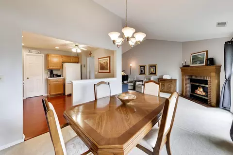 Dining - 1012 Butternut Ln #D, Mount Prospect, IL 60056 photo 2 of 3