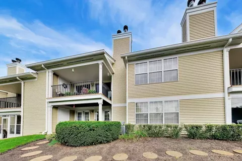 Exterior - 1012 Butternut Ln #D, Mount Prospect, IL 60056 photo 8 of 8