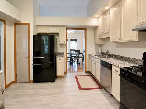 Kitchen - 1010 Fox Run Ln, Algonquin, IL 60102 photo 1 of 3