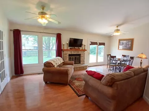 Living - 1010 Fox Run Ln, Algonquin, IL 60102 photo 1 of 6
