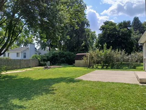 Exterior - 1010 Fox Run Ln, Algonquin, IL 60102 photo 4 of 6