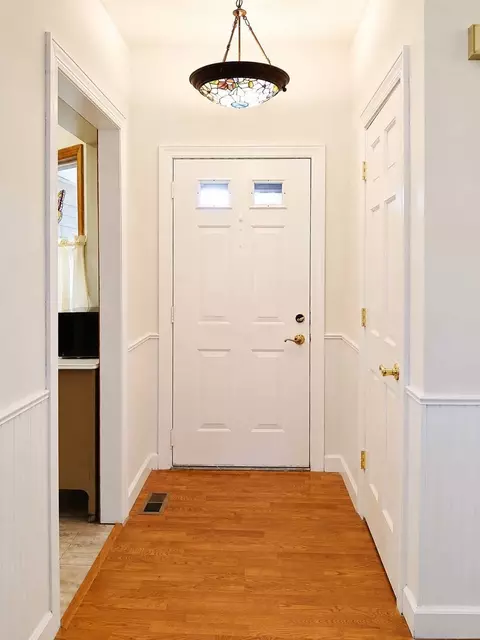 Entry Way - 1010 Fox Run Ln, Algonquin, IL 60102 photo 1 of 1