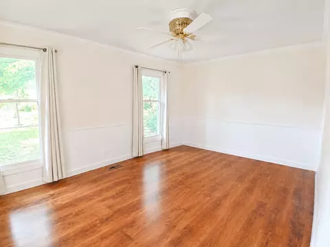 Living - 1010 Fox Run Ln, Algonquin, IL 60102 photo 6 of 6