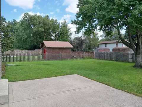 Exterior - 1010 Fox Run Ln, Algonquin, IL 60102 photo 5 of 6