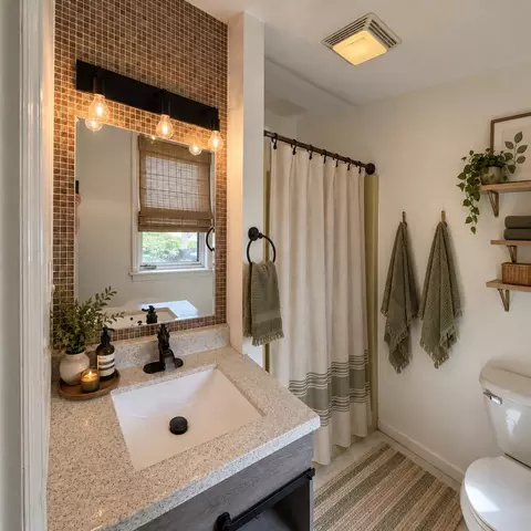 Bath - 1426 Hanson Dr, Normal, IL 61761 photo 1 of 4