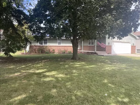 Exterior - 1426 Hanson Dr, Normal, IL 61761 photo 6 of 8
