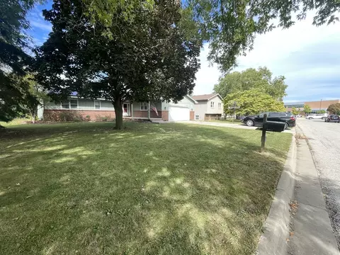 Exterior - 1426 Hanson Dr, Normal, IL 61761 photo 7 of 8