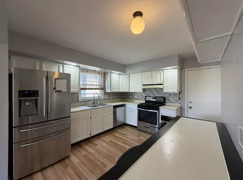 Kitchen - 1426 Hanson Dr, Normal, IL 61761 photo 4 of 5