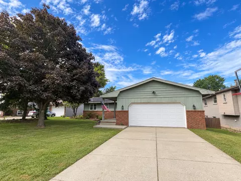 Exterior - 1426 Hanson Dr, Normal, IL 61761 photo 8 of 8
