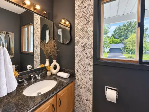 Bath - 1401 Knoll Dr, Naperville, IL 60565 photo 1 of 5