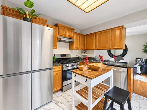 Kitchen - 1401 Knoll Dr, Naperville, IL 60565 photo 1 of 2
